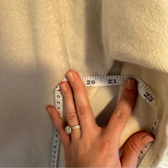 Kinross Cashmere Cream White Cross Hatch Sleeve Sweater XL - Picture 5 of 9
